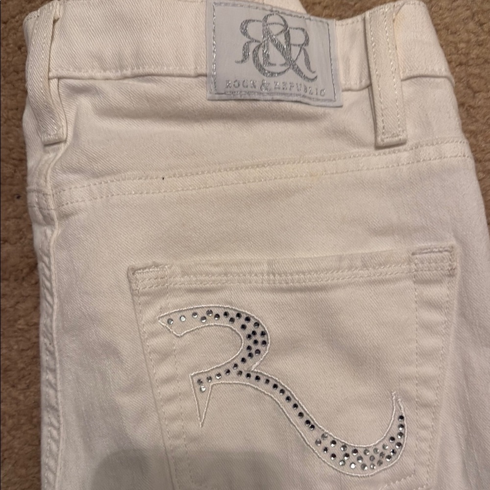 Rock & Republic NEW Stretch Cream Slight Flare Jeans
CASSANDRA white sz 0 NEW